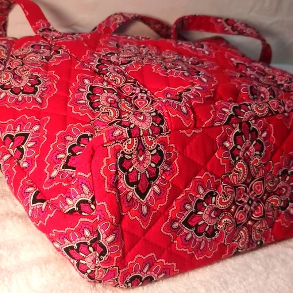 Vera Bradley Tote/Shoulder Bag in Frankly Scarlet Pattern Super Clean Zero Wear! - Picture 7 of 8